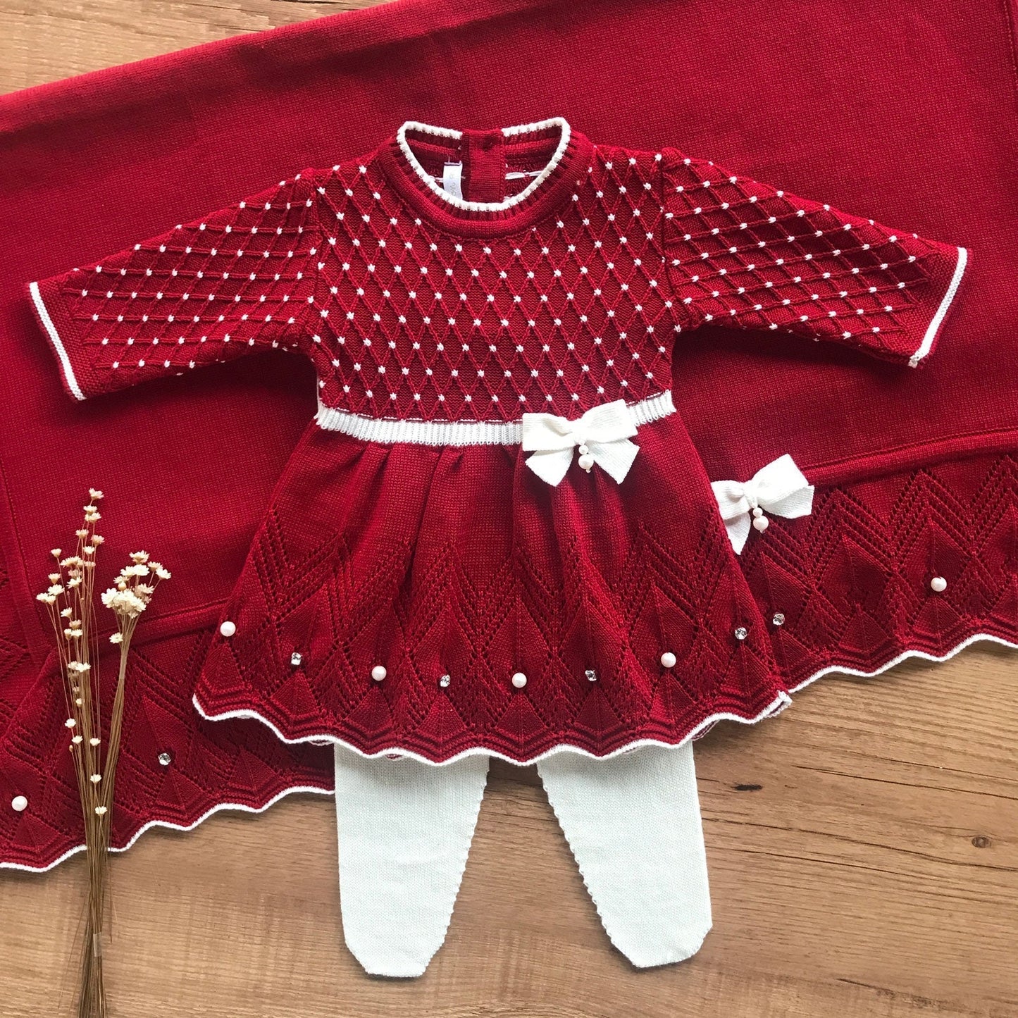 Saída Maternidade Casinha de Abelha com Cristais Swarovski Vermelho